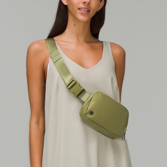 Lululemon Everywhere Belt Bag Bronze 